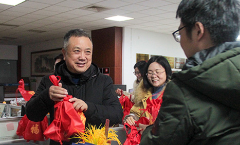 员工眷注  爱在w88win中文手机版